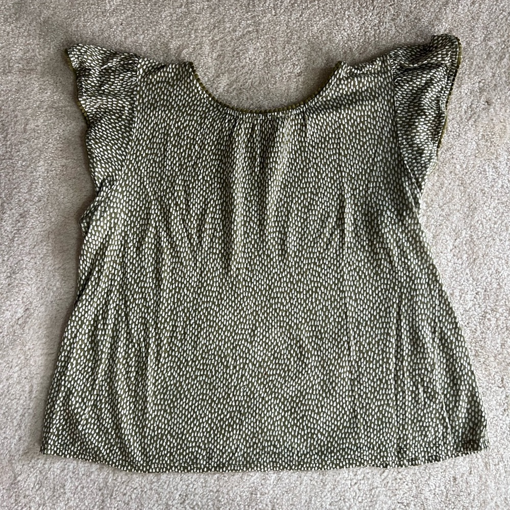 Green Flowy Spotted Pattern Top with Short Detailed Flutter Sleeves Large
